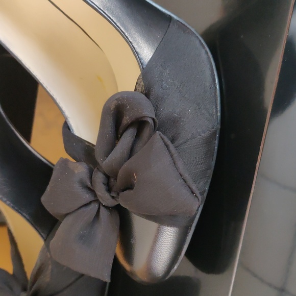 Nine West Black Pumps With Sheer Bow And Sheer Detail On Back Of Shoes - Picture 5 of 12